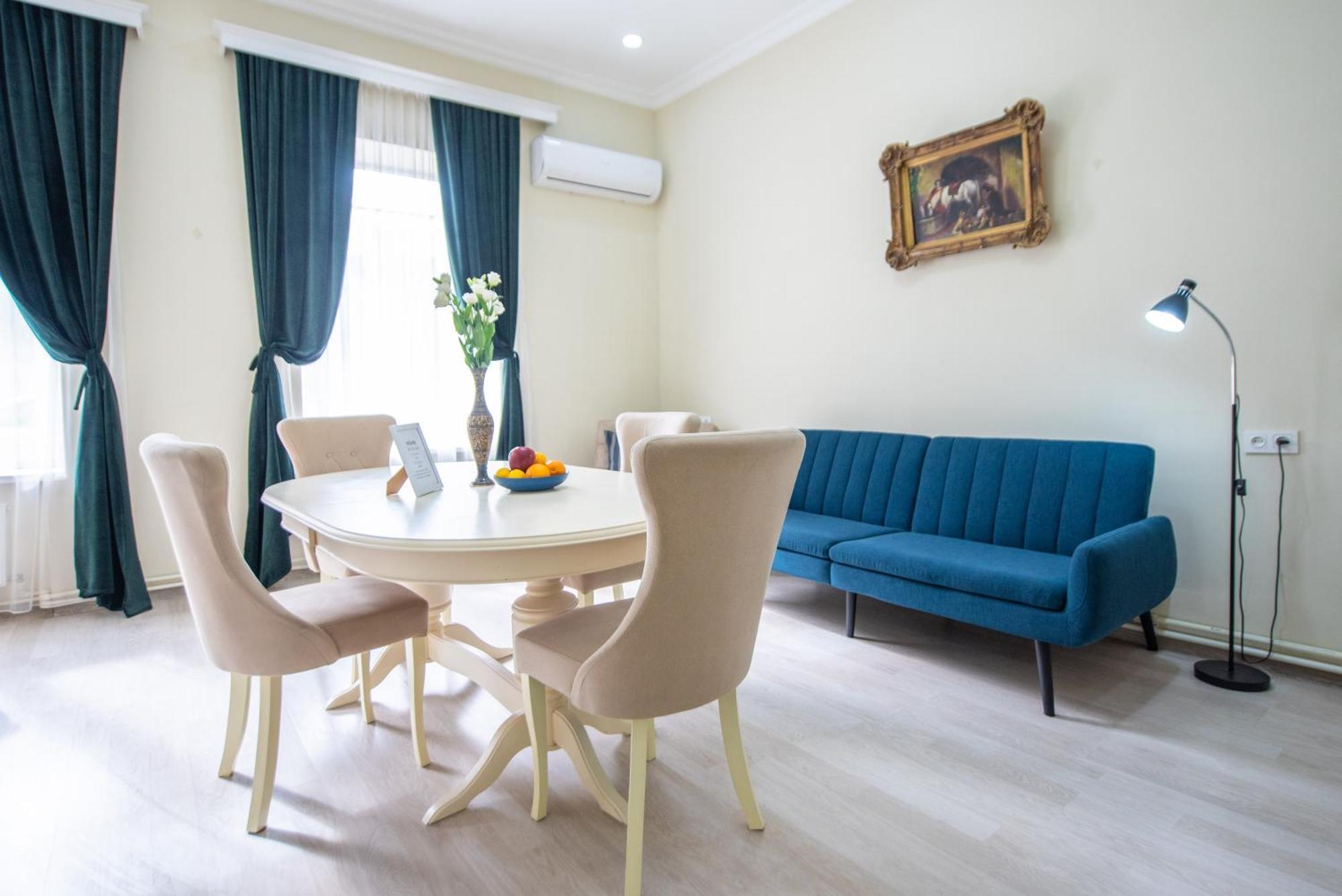 Old Town-Booking Apartment Tbilisi Esterno foto